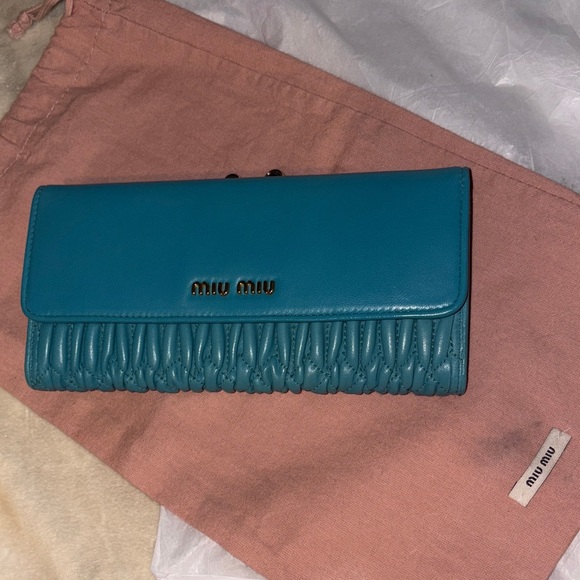 Miu Miu Turquoise Wallet with Kiss lock. - Picture 14 of 14